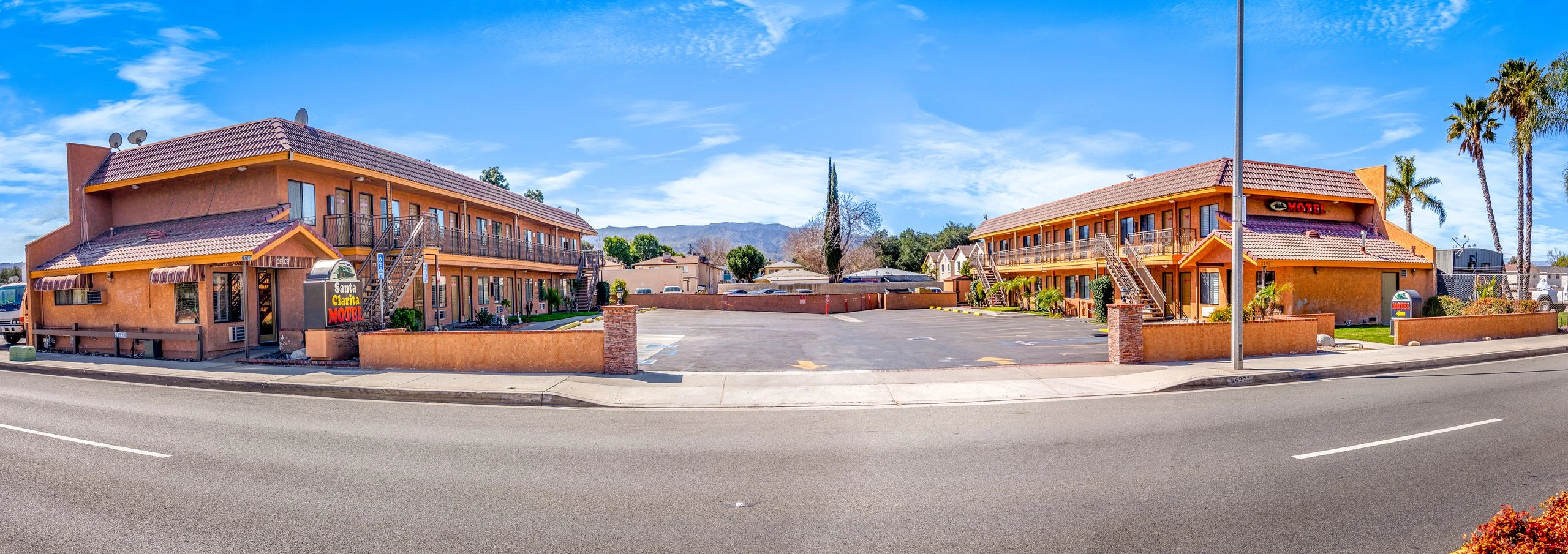 Santa Clarita Motel Panorama Exterior View